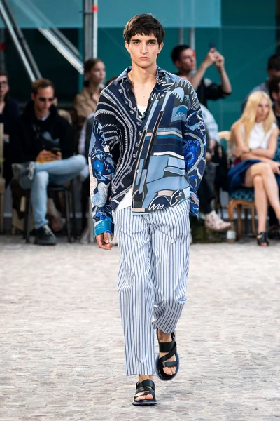 Look 44
